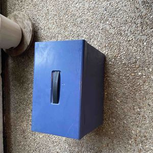 Boîte en métal pour ranger les documents 