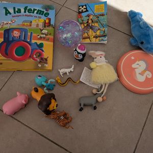 Lot petits jouets 