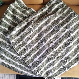 Deux housses de coussin végétal 