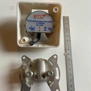 2 prises galvaniques 