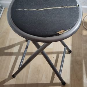Petit tabouret pliant