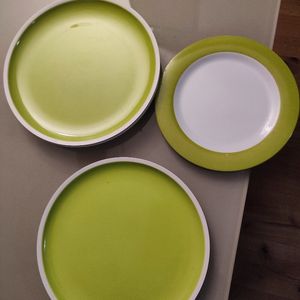 4 grandes assiettes de résine m lamine, allant au 