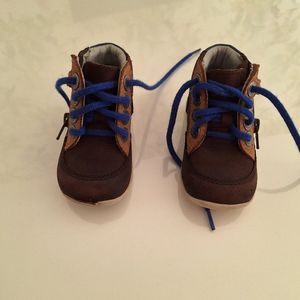 Chaussures bébé pointure 19