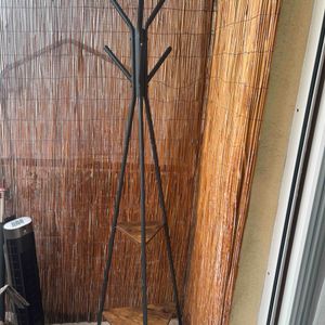 Porte manteau en fer noir et bois 