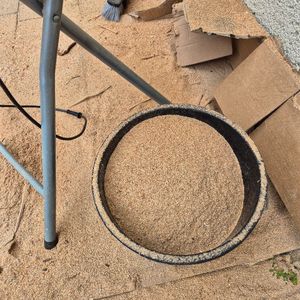 Deux seaux de copeaux de bois