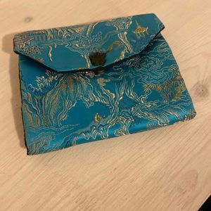 Pochette satin bleu