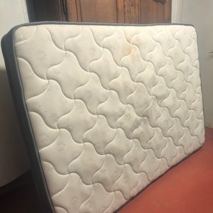 Matelas 2 places- très taché