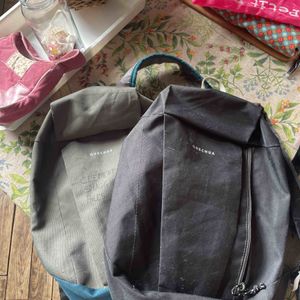 2 petits sacs à dos quechua