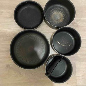 Lot casseroles, ustensiles, râpes à légumes, bocal