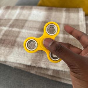 fidget spinner jaune