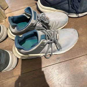 Quatre. Paires de chaussures taille 44.