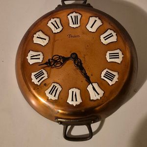 Donne horloge murale en cuivre