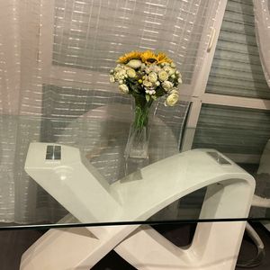 Donne table à manger et meuble télé 