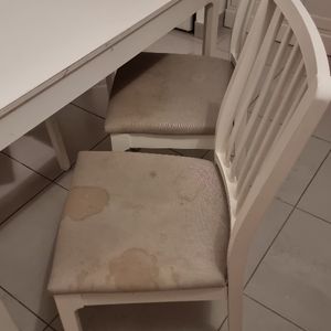 4 chaises blanches mauvais état à retaper 