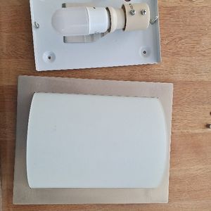 Applique en acier et verre blanc 