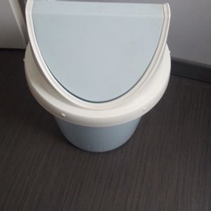 Petite poubelle 
