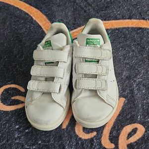 Paire de baskets enfant URGENT