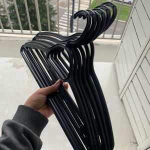 Lot de 6 Cintres noirs