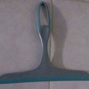 Raclette pour les vitres