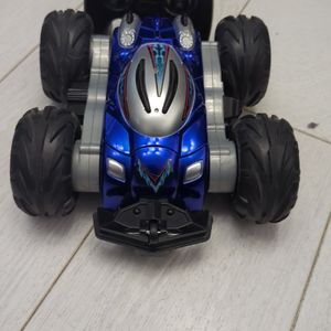 Voiture télécommandée 