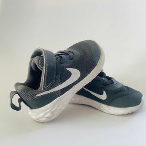 Basket nike à réparer 