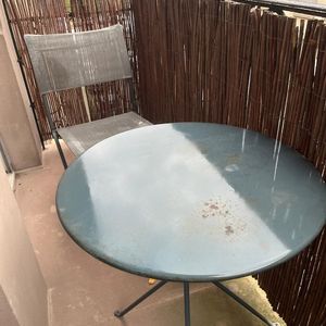 Table et chaises d'exterieur