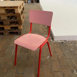 Chaise écolière rose