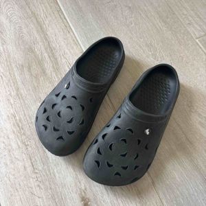Sabots noir plastique T34/36 imitation Crocs