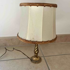 Lampe à poser avec pied en métal 