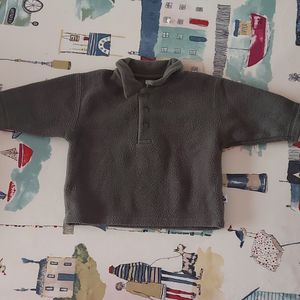 Pull en polaire taille 3 mois