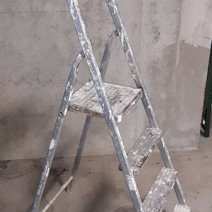 Escabeau état moyen