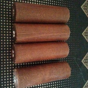 4 pieds de lit en bois marron foncé 