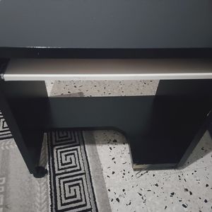 Donne un bureau enfant 