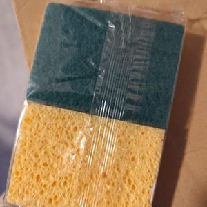 Lot 2 éponges neuves sous emballage 