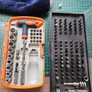 2 Petits coffrets embout vissage