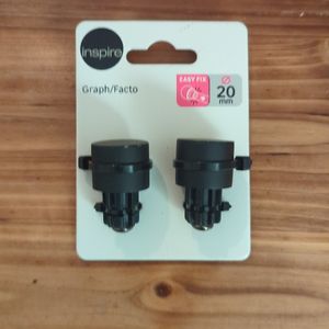 Embout de. tringles à rideaux noirs