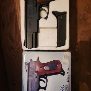 Donne pistolet a bille