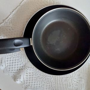 2 poêles 20cm et 24cm