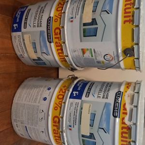 4 pots de peinture facade