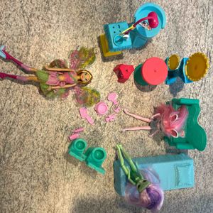 Lot poupée et accessoires