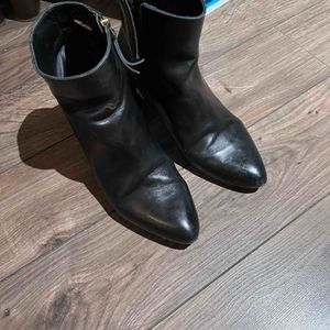 Bottines Bobbies à talons noir pointure 40