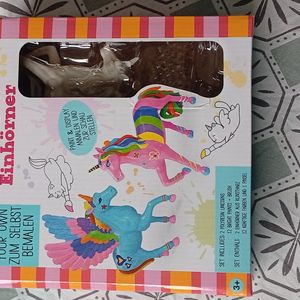 1 licorne à peindre très bon état 