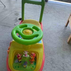 Petit camion qui fait du bruit