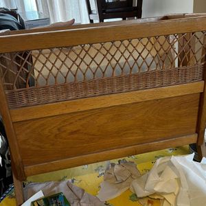 Porte revues en bois et osier 