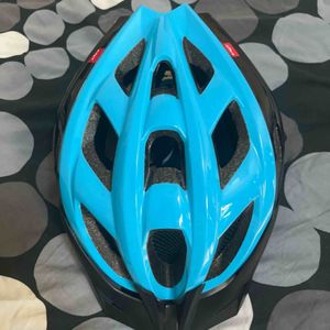 Casque vélo boucles serrage cassées 