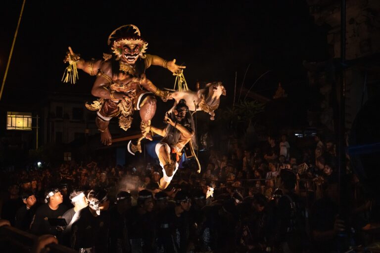 Seni Menikmati Sunyi