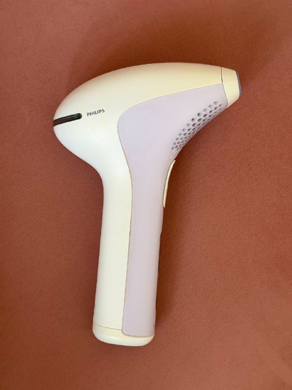 Фотоэпилятор Philips Lumea в домашнем интерьере