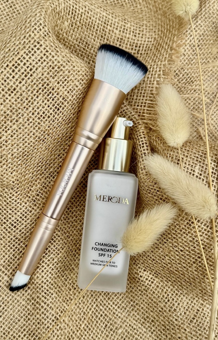 Кисть Meroda Cosmetics и крем