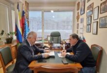 Милота дня: пухленький тюлень испугался дрона с камерой и попытался быстро спрятаться под лед. Но прорубь оказалась маловата.... - новости