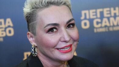 Катя Лель исполняет песню «Джага-Джага» на фоне индонезийских мотивов